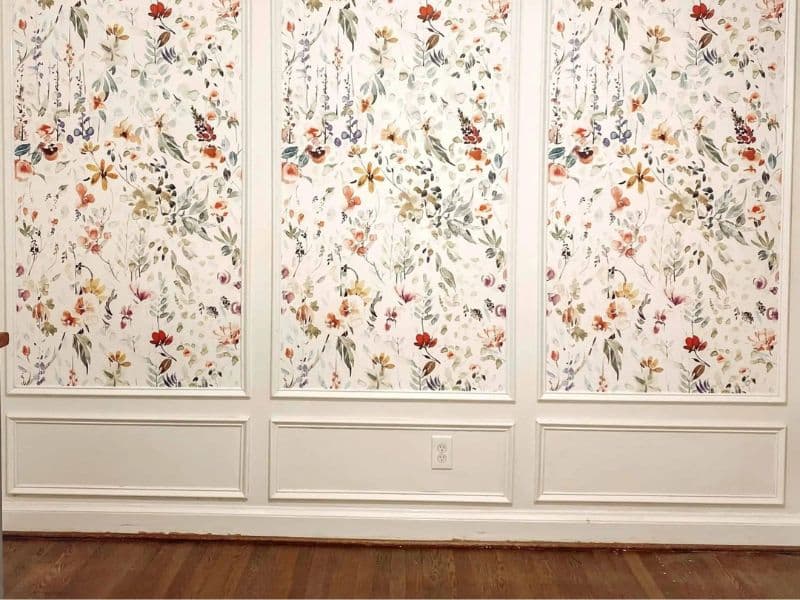 قاب بندی روی کاغذ دیواری