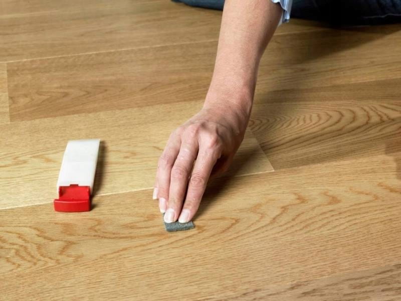 تشخیص ضد خش بودن پارکت لمینت