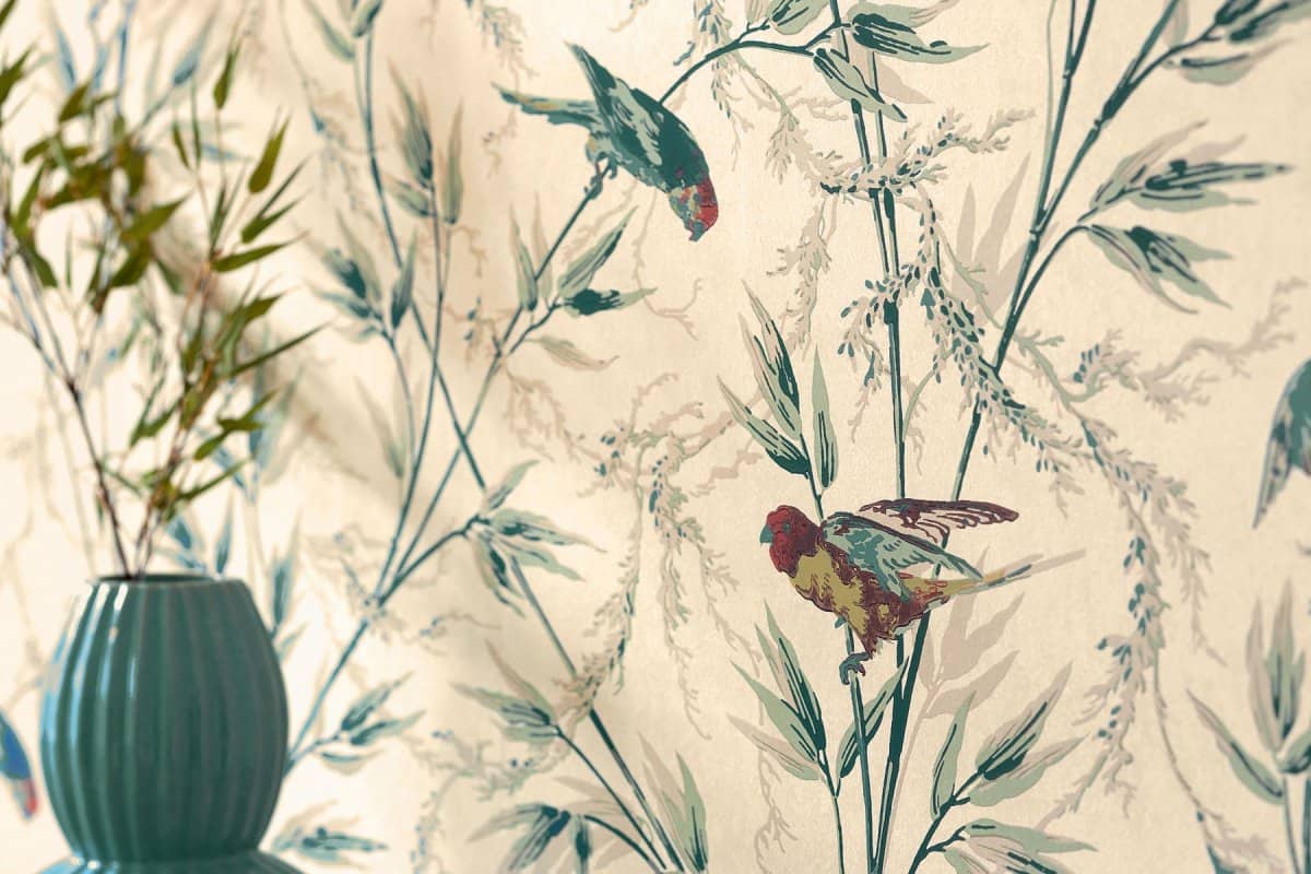 رفع حباب های زیر کاغذ دیواری