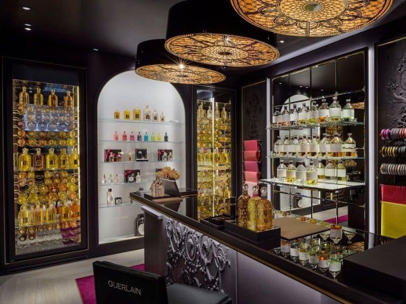اهمیت نورپردازی در دکوراسیون عطر فروشی
