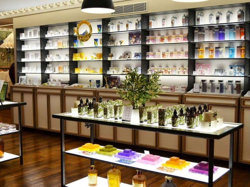 ایده های مختلف دکوراسیون عطر فروشی