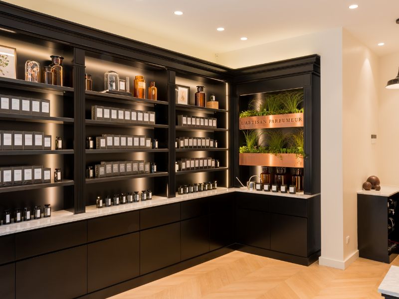 اهمیت نورپردازی در دکوراسیون عطر فروشی