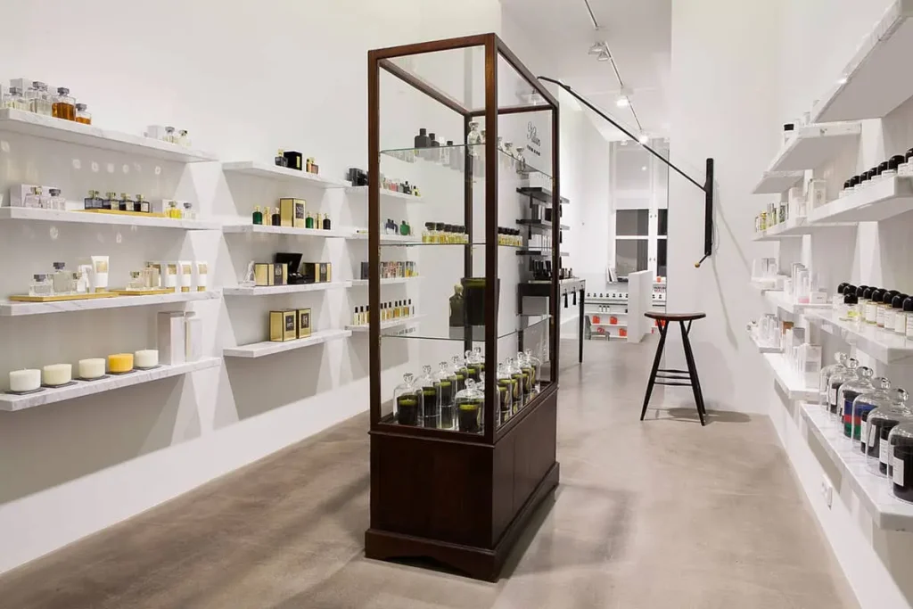دکوراسیون عطر فروشی